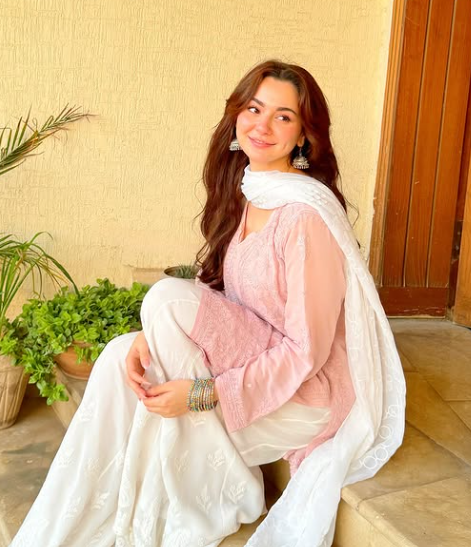 Hania Aamir’s Chikankari Full Sleeve Suit Design
